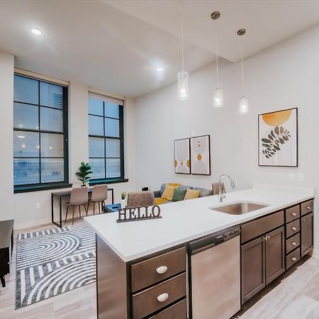 Frontdesk Athlon Apts Downtown Cleveland Appartement Kamer foto